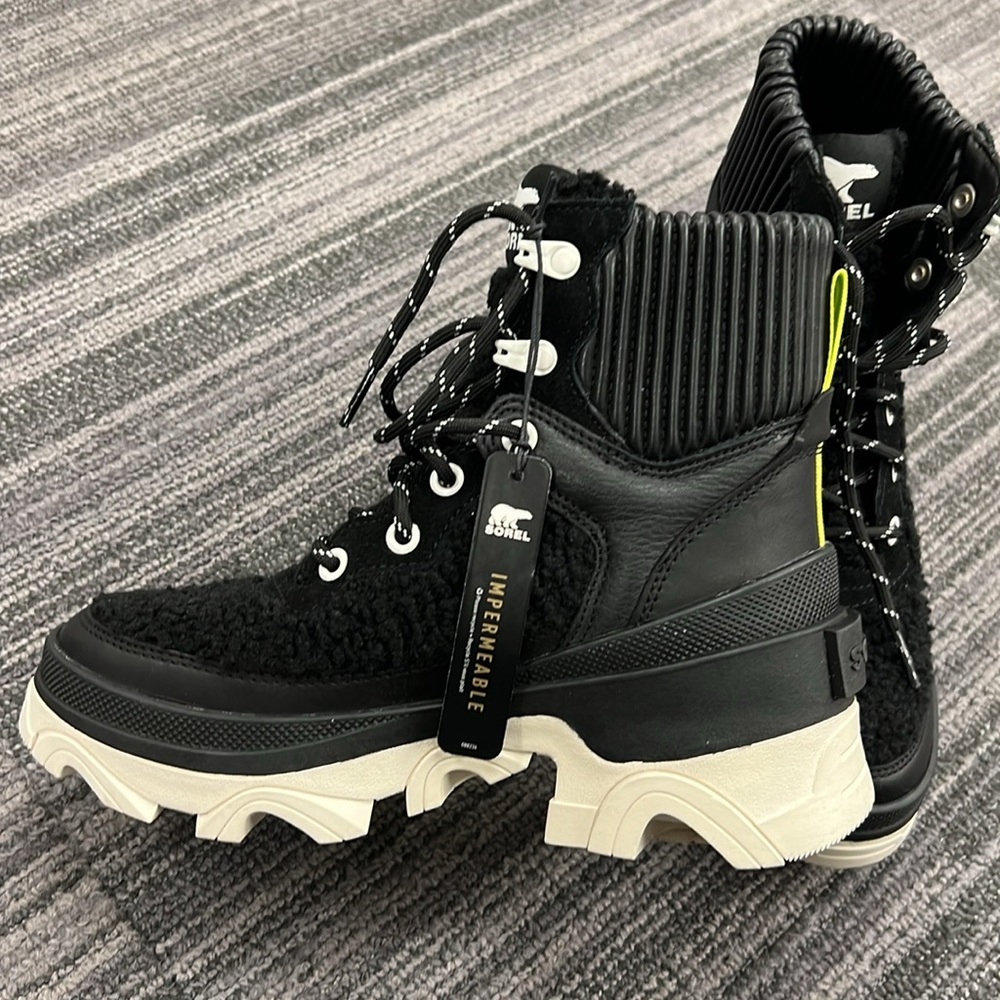 NEW Sorel boots